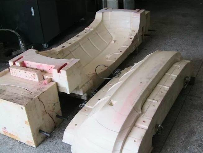 汽車(chē)保險(xiǎn)杠手板硅膠3D復(fù)模.jpg 汽車(chē)保險(xiǎn)杠手板硅膠3D復(fù)模.jpg